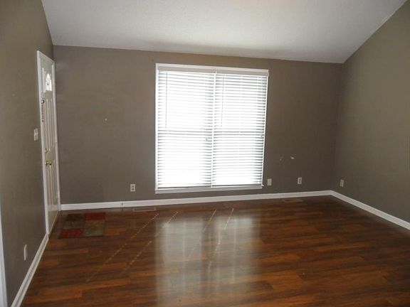 5th image of 1609 Samuel Dr