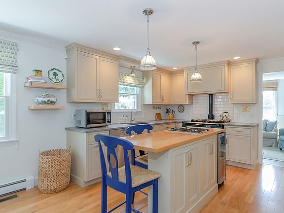 5th image of 769 Dartmouth St