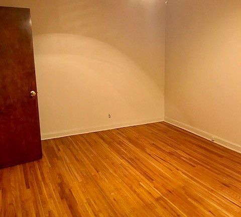 5th image of 3123 47th St APT 3H