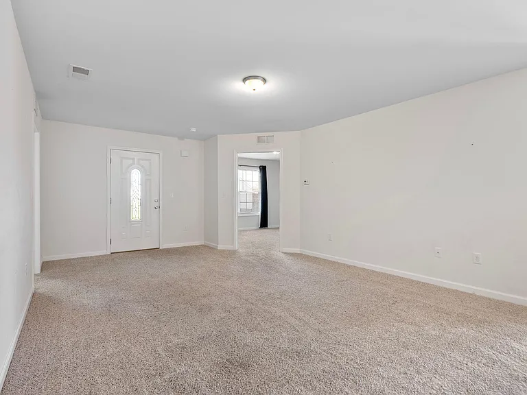 579 Regency Cir — Photo 8