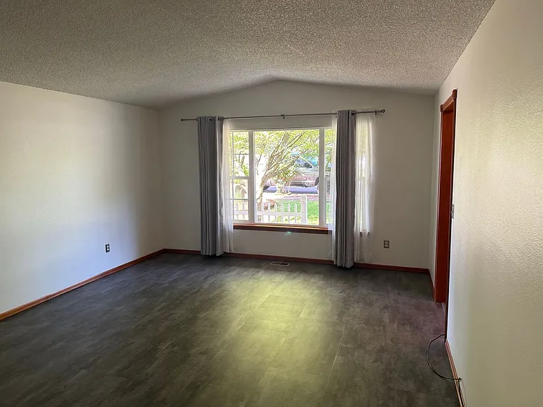 3213 NE 132nd Ave — Photo 9