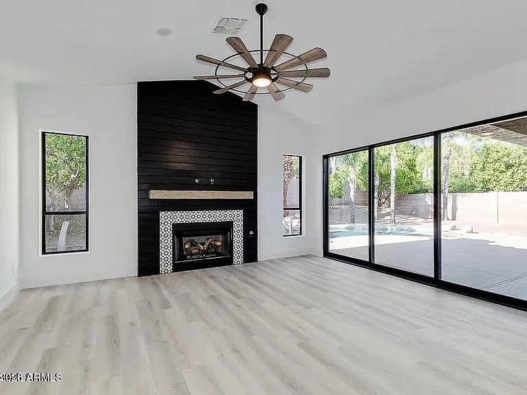 5910 E Woodridge Dr — Photo 5