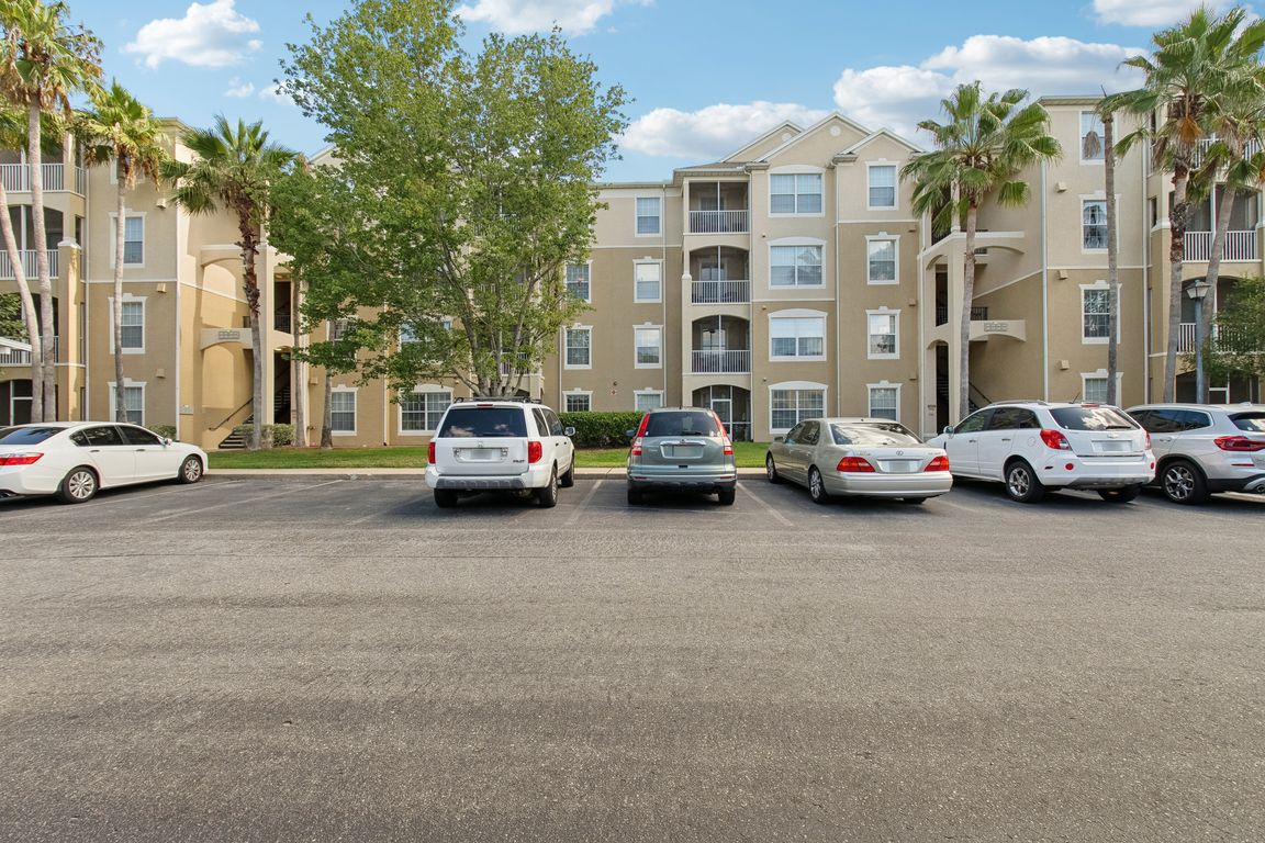 Point Meadows Dr-S2507-001.jpg