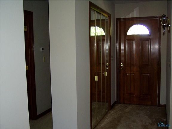 5th image of 224 Meadowbrook Dr