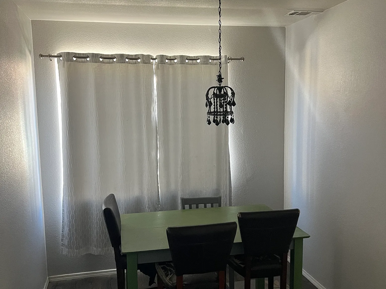 4 bed, 2663 sqft, $1,500 — Photo 3