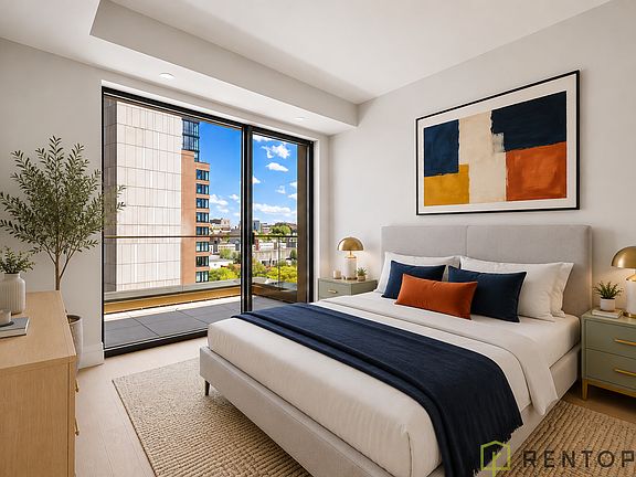 4th image of 960 Franklin Ave #710
