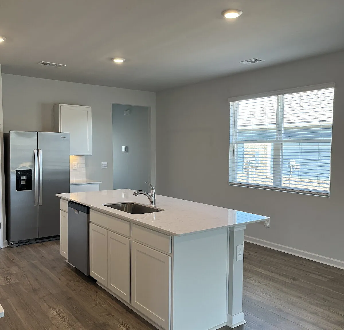 3 bed, 2.0 bath, 1707 sqft, $2,080 — Photo 4
