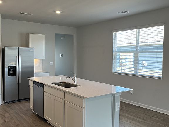 4th image of 7141 Lang Ave