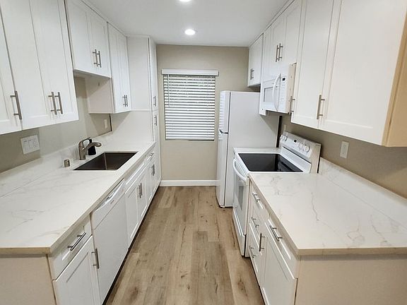 5th image of 3729 Mississippi St APT 5