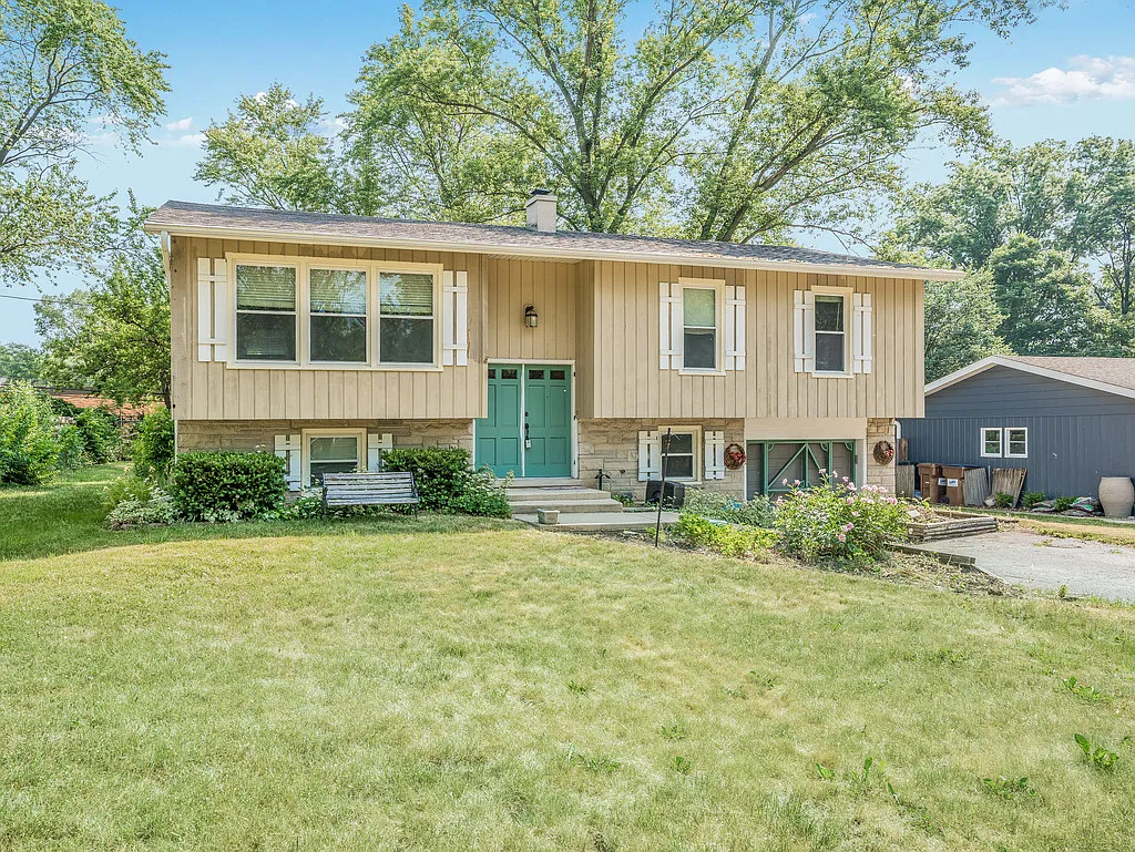 22W472 Birchwood Dr photo 1