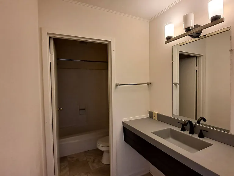 Charlotte Place Apartments — Photo 12
