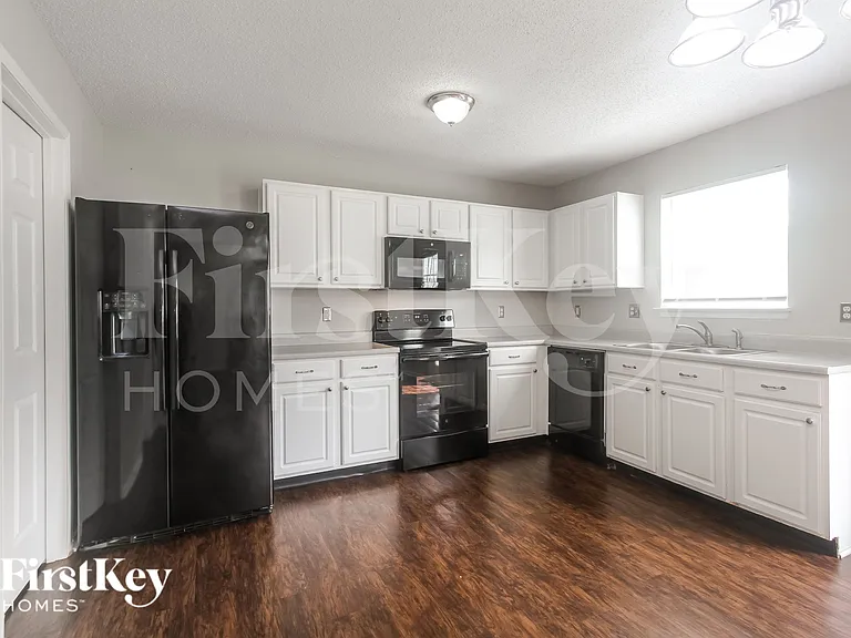 2458 Providence Ct — Photo 5
