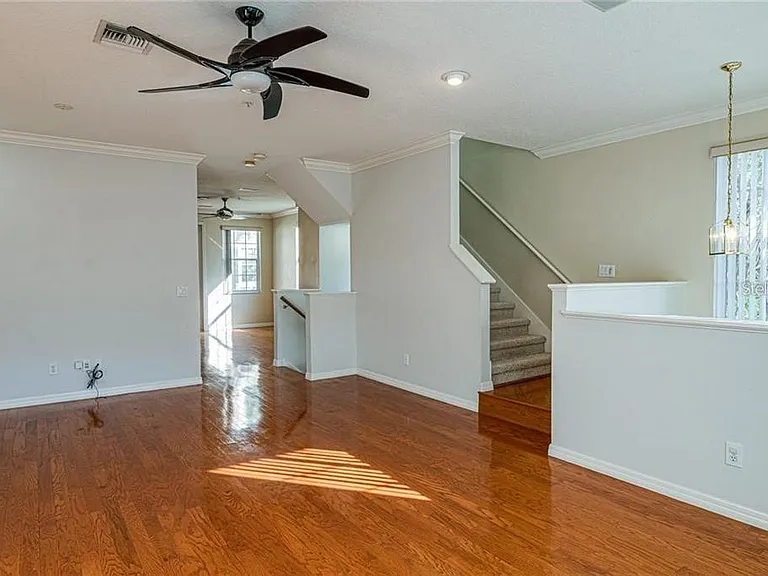 3043 Pointeview Dr — Photo 4