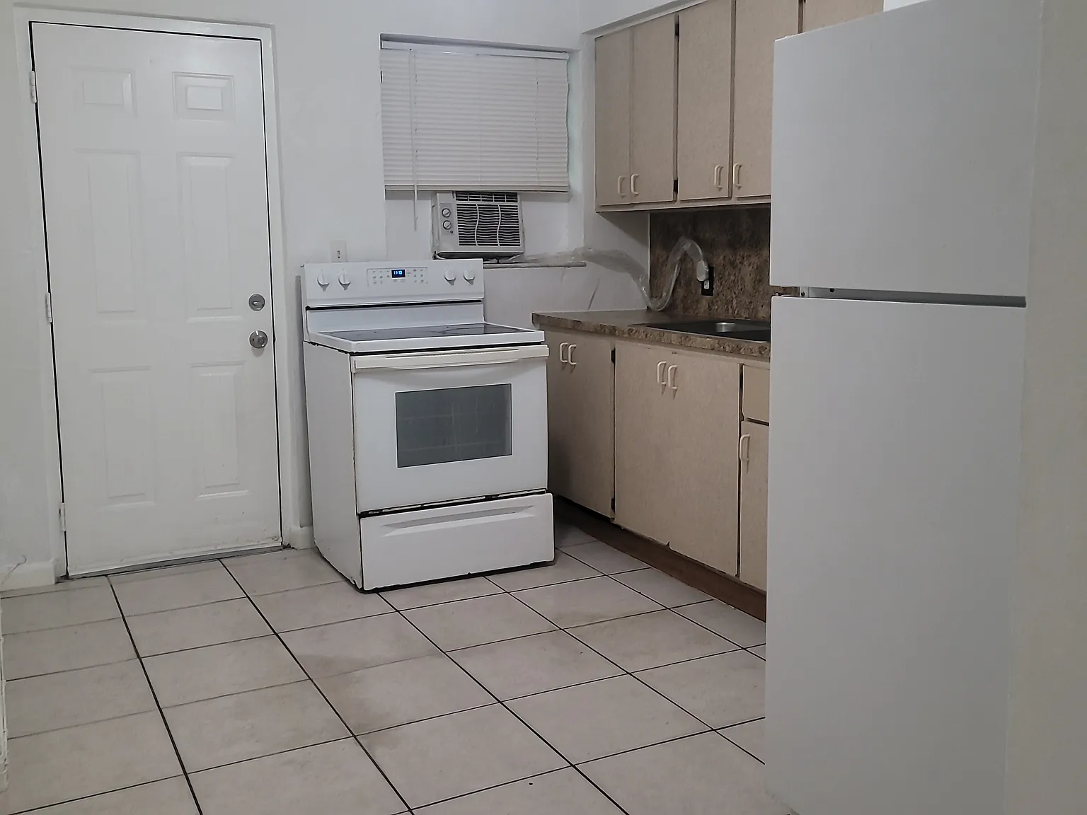 1 bed, 400 sqft, $1,300 — Photo 4