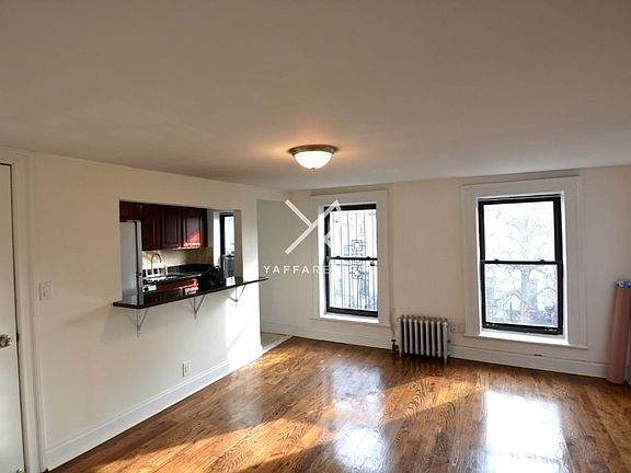 2nd image of 382 Halsey St #3