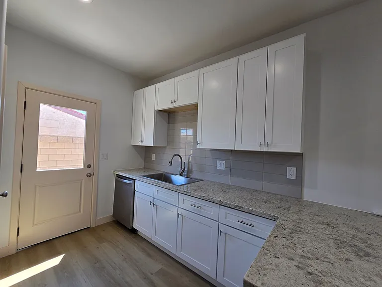 370 Riverfront Dr — Photo 12
