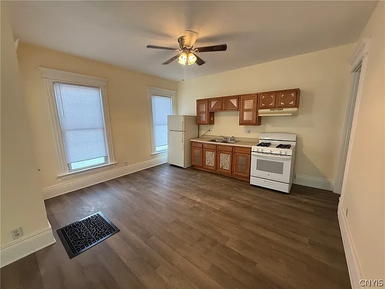 416 Danforth St #1F — Photo 2