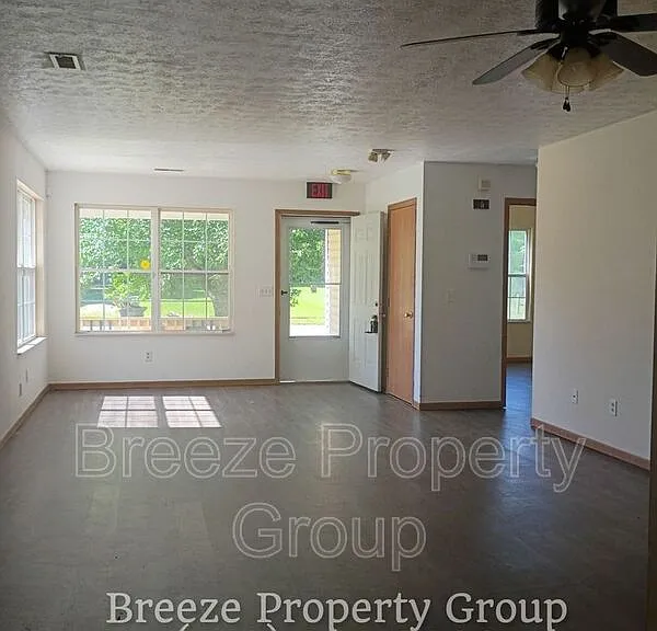 546 Breaden St — Photo 18