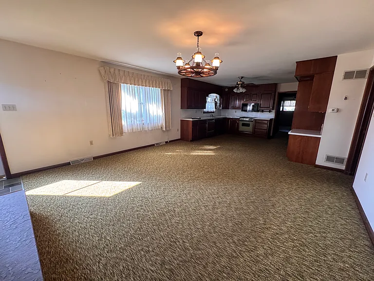 1136 Lexington Rd — Photo 8
