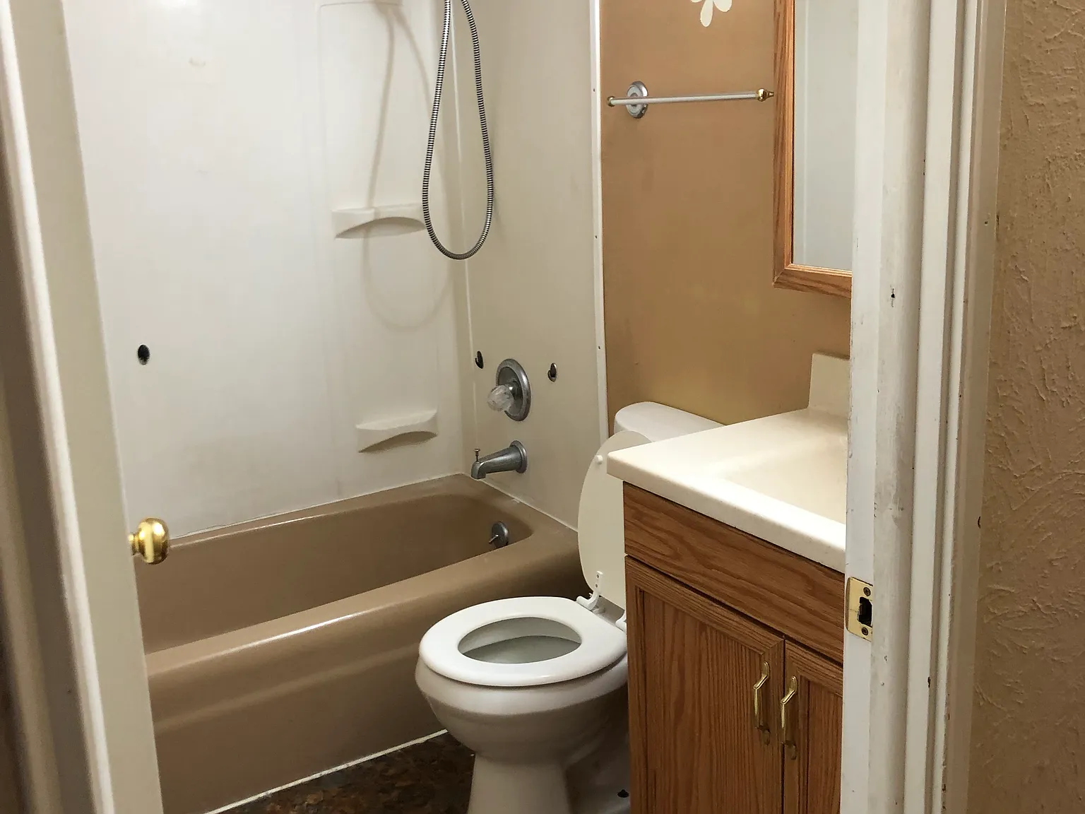 4 bed, 1.5 bath, 2162 sqft, $2,200 — Photo 4