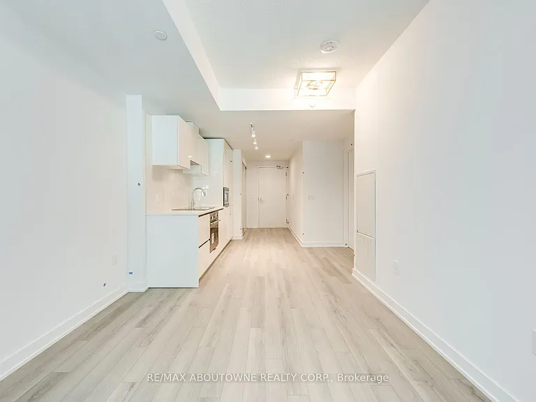 230 Simcoe St #1327 — Photo 12