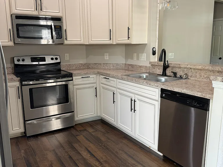 130 Caledonia Dr — Photo 9