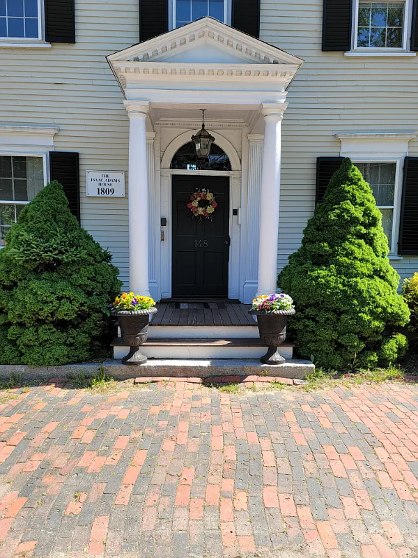 Historic 1/1 Near Downtown Newburyport — Photo 2