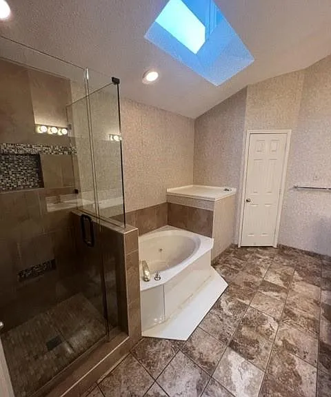 553 Raintree Cir — Photo 14