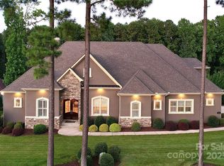 141 Castle Dr, Mooresville, NC 28117