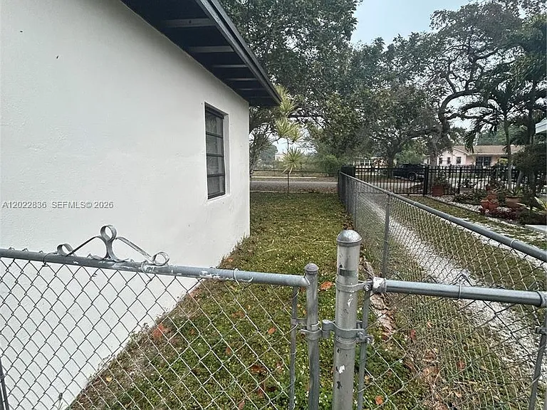 1080 NW 121st St — Photo 33