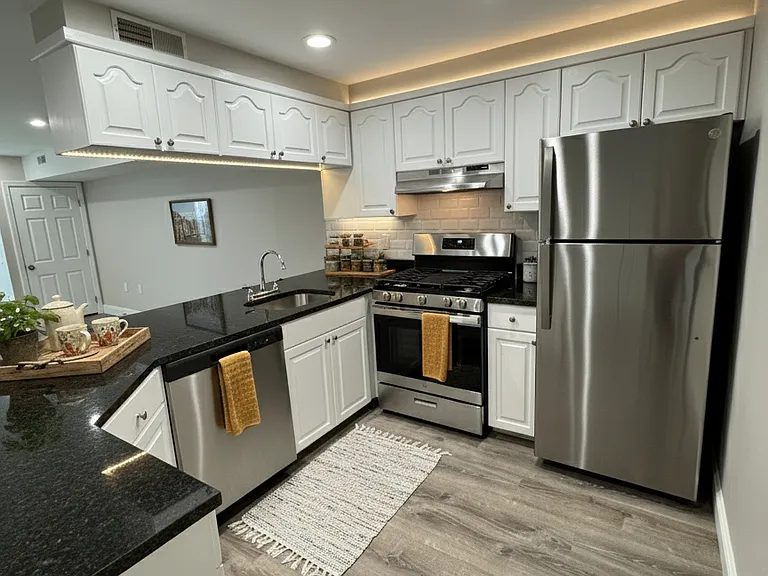 Pondsview Apartments — Photo 46