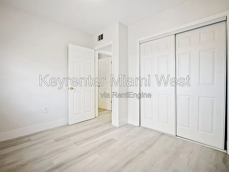 219 NW 10th Ave #2 — Photo 17