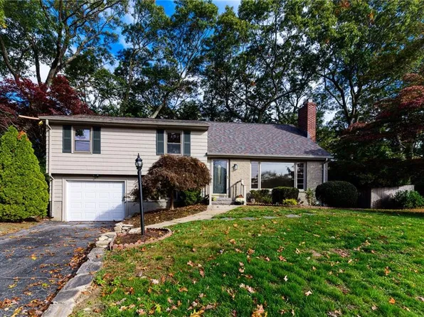 40 Fairfield Dr, North Kingstown, RI 02852