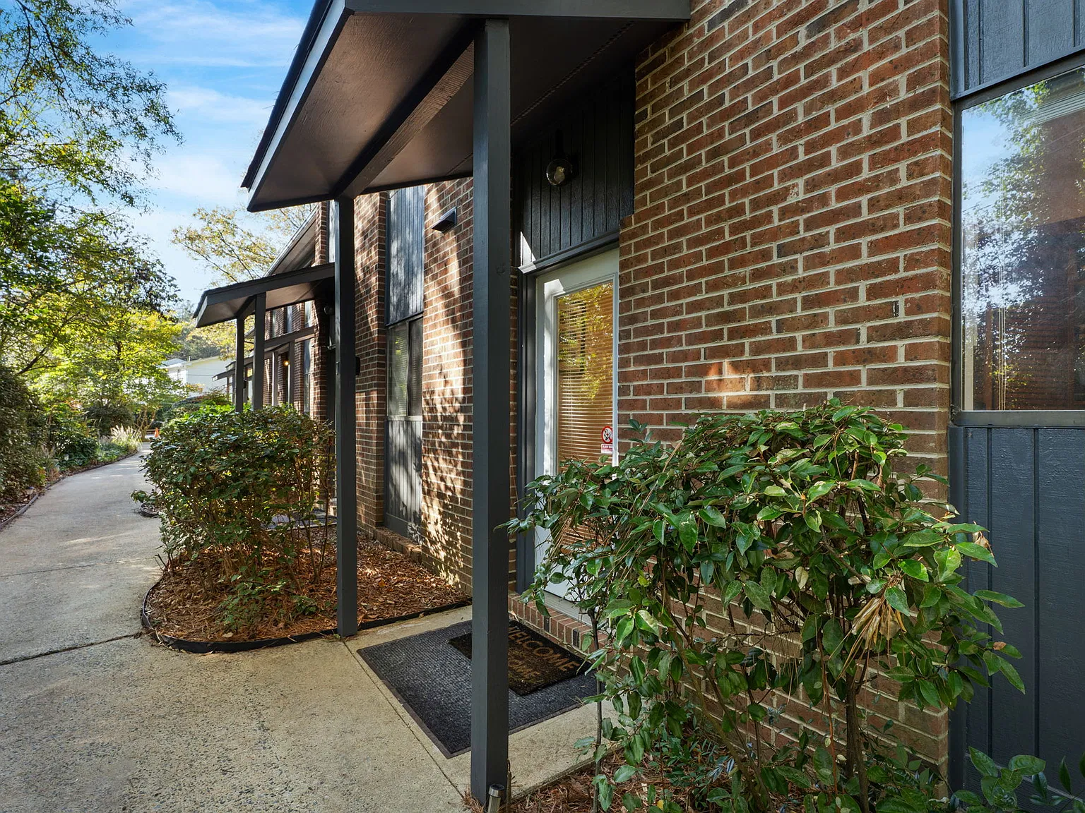 2 bed, 1.5 bath, 1056 sqft, $1,995 — Photo 2