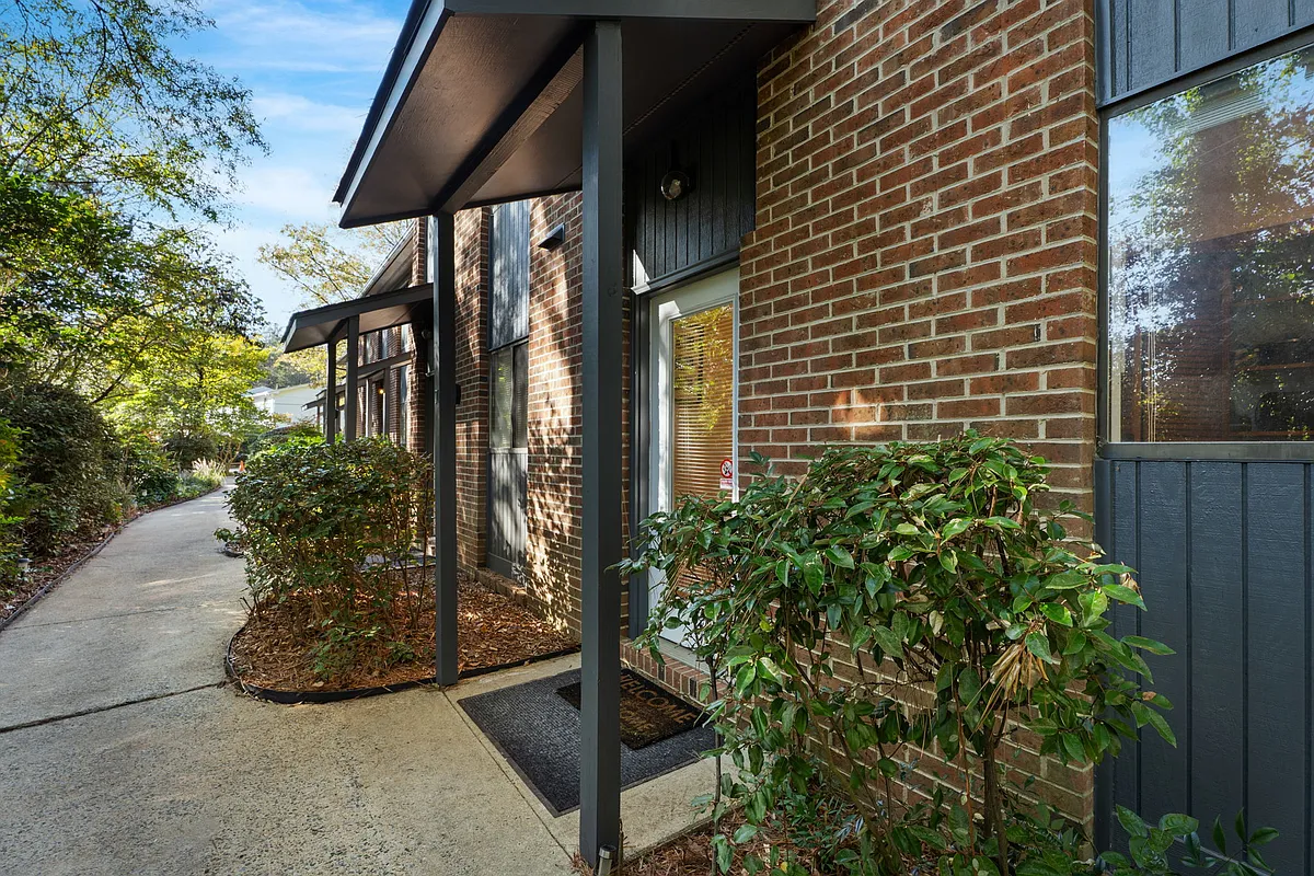 Building Photo - 609 Hillsborough St #7