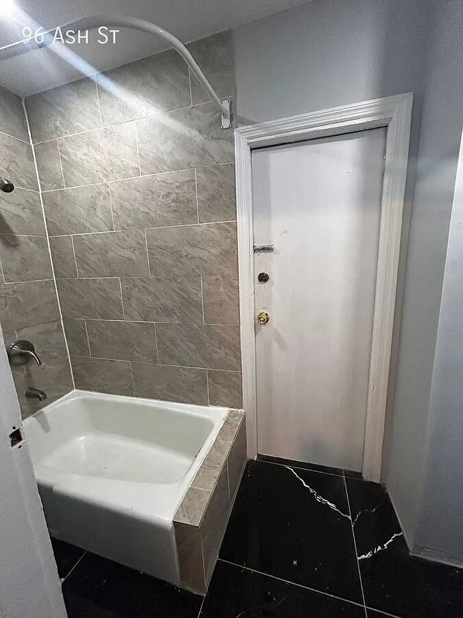 2 bed, $2,400 — Photo 4