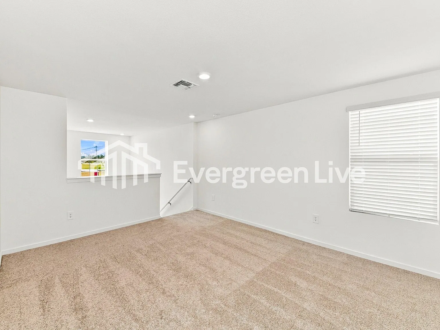5 bed, 2.5 bath, 2389 sqft, $2,560 — Photo 2