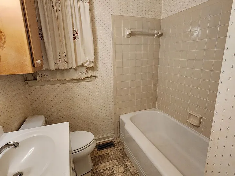 400 Roxie Ave — Photo 25