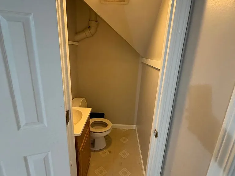 325 Rogers St — Photo 6