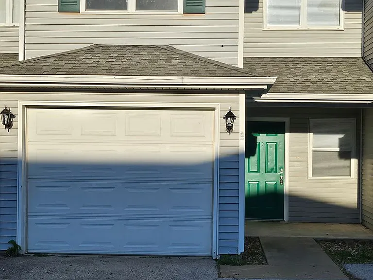 1100 W Crow St — Photo 1