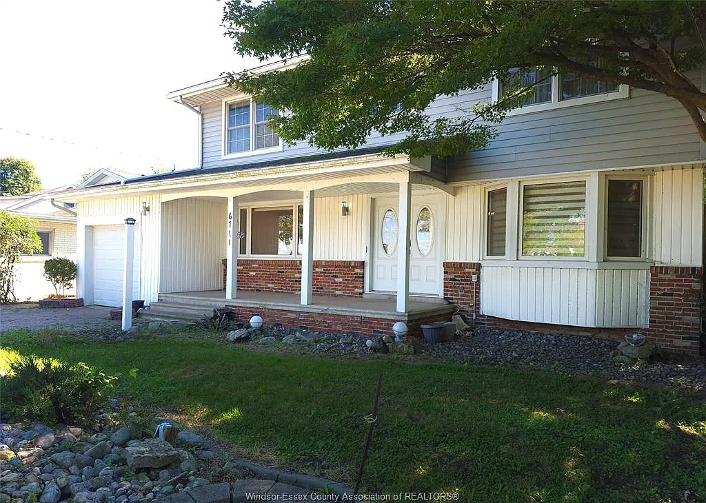 4 bed, 2.5 bath, $3,500 — Photo 1