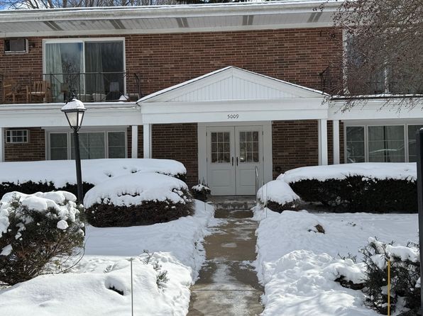 5009 Nob Hill Dr #8, Chagrin Falls, OH 44022