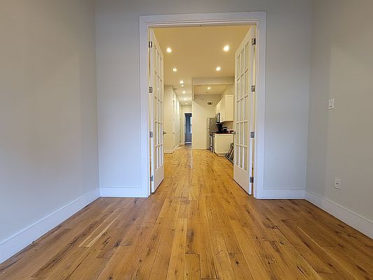 4th image of 186 Wilson Ave #1RR