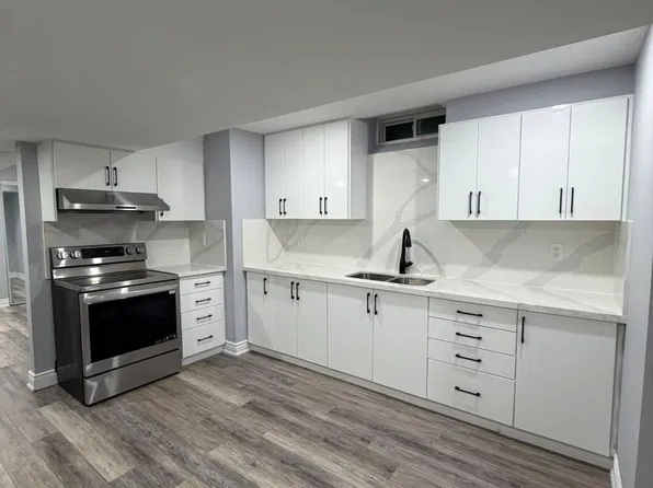 2 Tonalite Rd, Brampton, ON L6P 3Y6