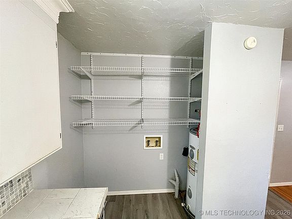 5th image of 511 W Allen Rd