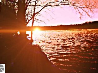 1286 Queensway Dr, Lake Isabella, MI 48893