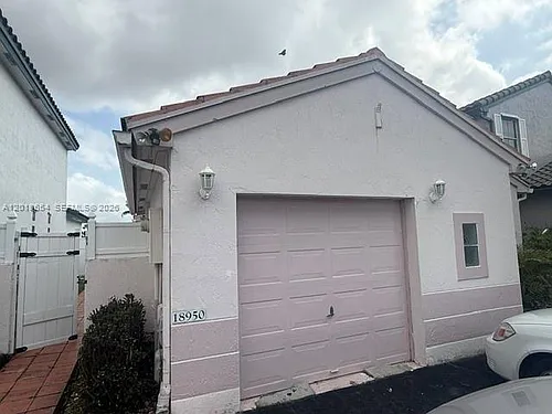 18950 NW 22nd St Photo 1