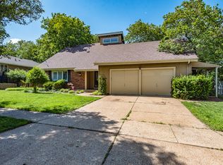 681 Huntley Heights Dr, Ballwin, MO 63021