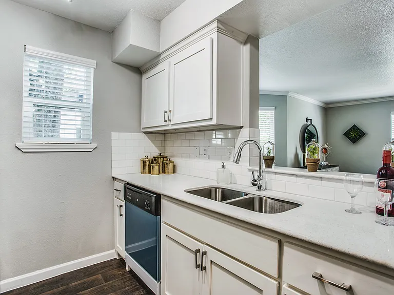 Weston Medical Center Apartments — Photo 3
