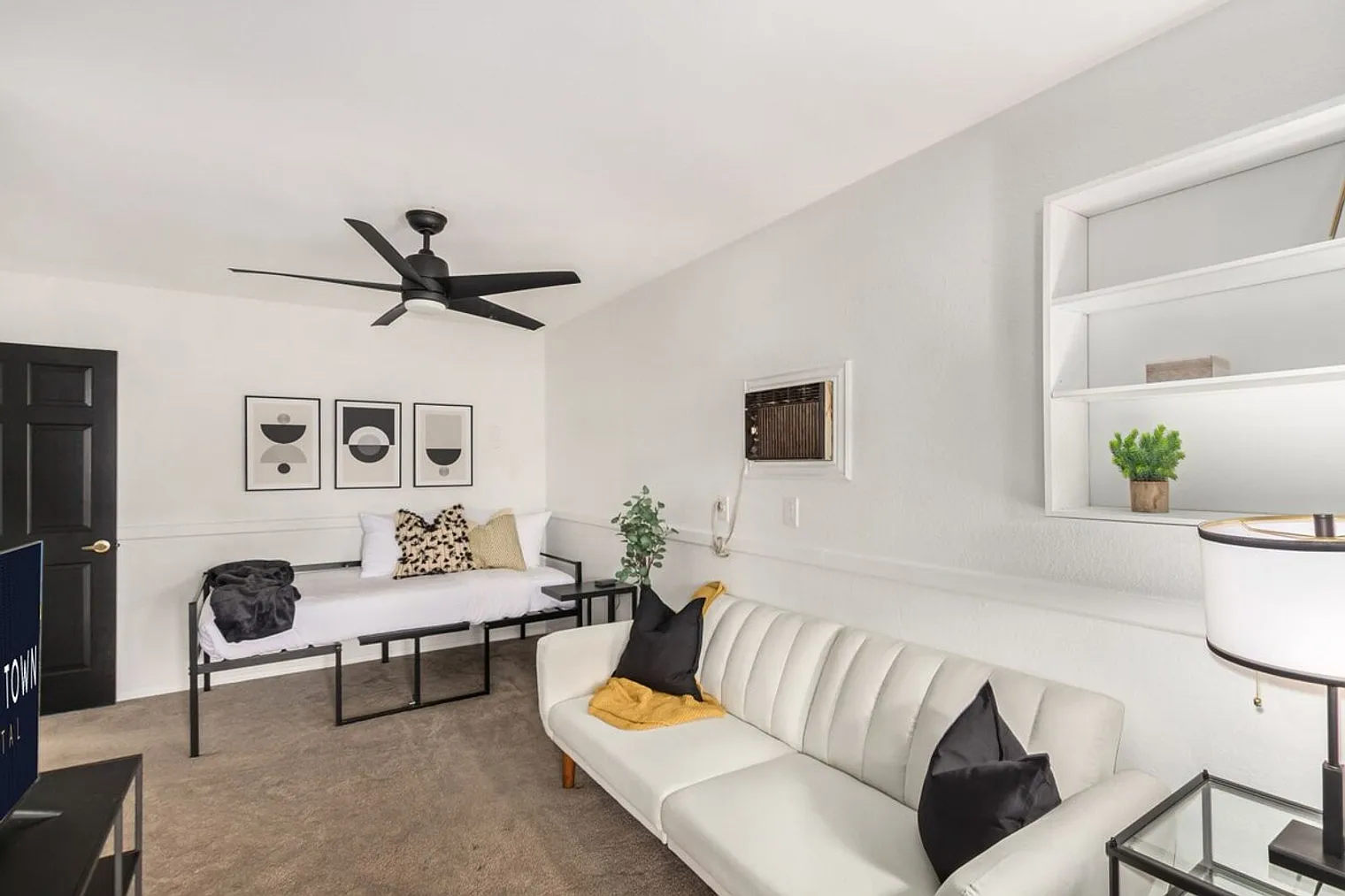 5 bed, 2.0 bath, 2841 sqft, $4,895 — Photo 3